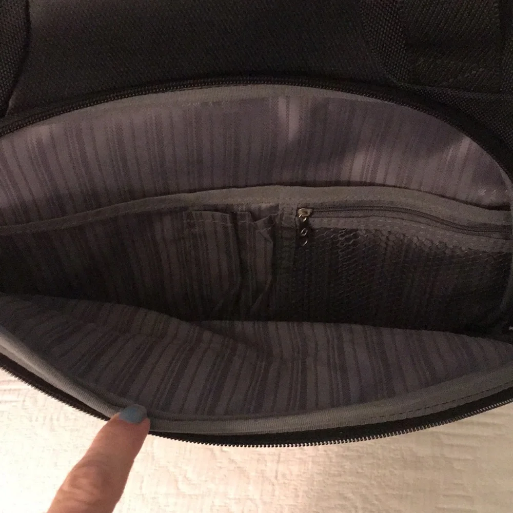 New Samsonite Black Carry On Shoulder Bag Computer Compartment Suitcase Luggage